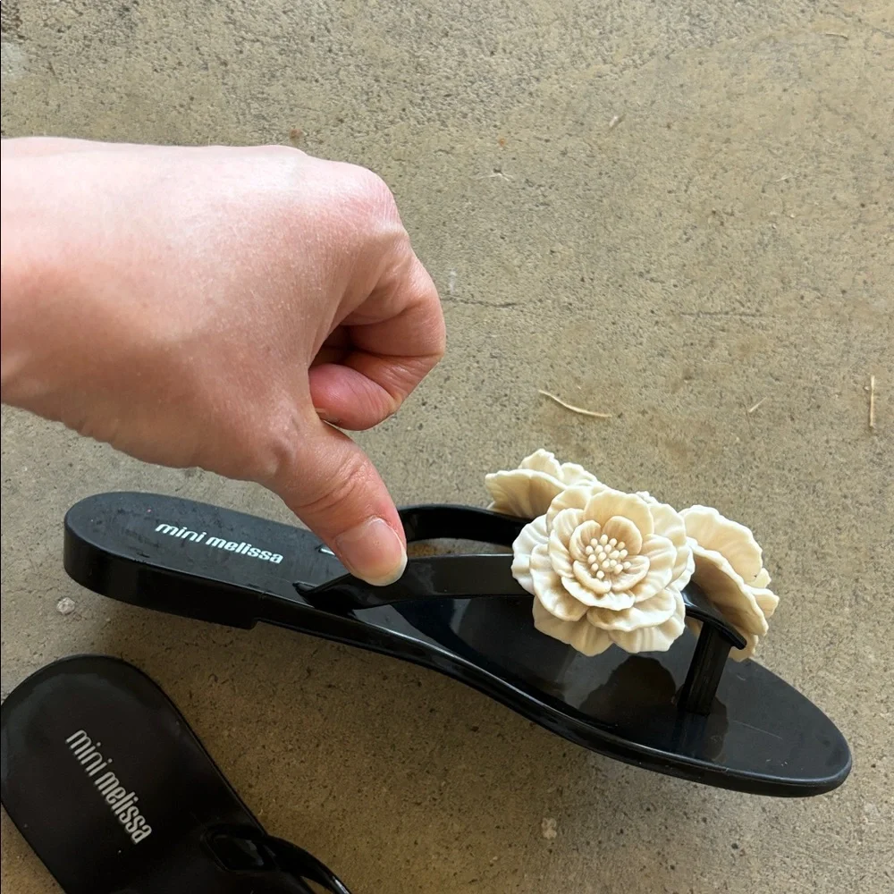 Mini Melissa Girl’s Harmonic Springtime Sandals in Black & Beige